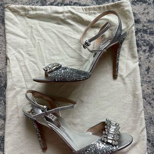 Badgley Mischka Silver Glitter Heels Size 8